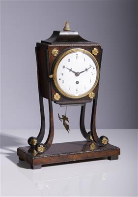 Klassizistische Kommodenuhr, um 1800/1810 - Antiques and art