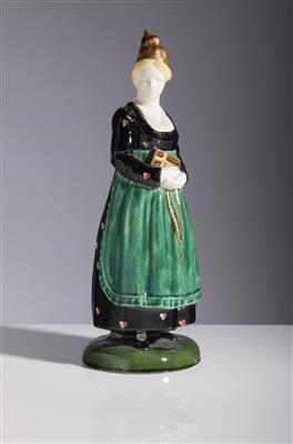 Kirchgängerin mit Goldhaube, Franz Schleiss (1884-1969), Entwurf um 1918,  Ausführung: Gmundner Keramik - Kunst & Antiquitäten 26.11.2019 -  Startpreis: EUR 150 - Dorotheum