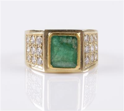 Brillant Smaragdring, Brillanten zus. ca. 0,90 ct - Jewellery and watches