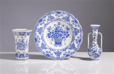 Teller, Vase, Doppelhenkelvase, Delft, 20. Jahrhundert - Arte e antiquariato