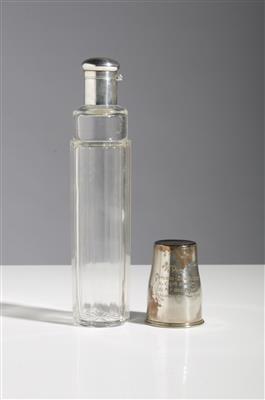 Kleine Schnapsflasche mit Sturzbecher, um 1917 - Arte e antiquariato