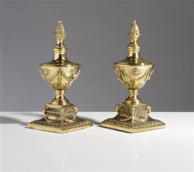 Paar dekorative Aufsatzvasen im Louis-XVI-Stil, 20. Jahrhundert - Antiques and furniture