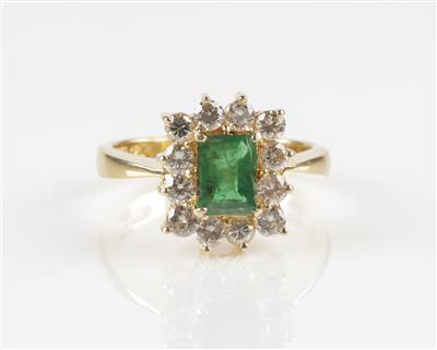 Brillant Smaragdring, Brillanten zus. ca. 0,85 ct - Jewellery and watches