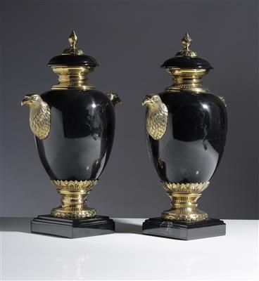 Paar dekorative Urnenvasen, 20. Jahrhundert - Arte e antiquariato
