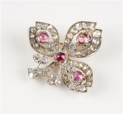 Altschliffbrillant, Diamantrauten, Rubin Blütenbrosche, zus. ca. 2,60 ct - Jewellery and watches
