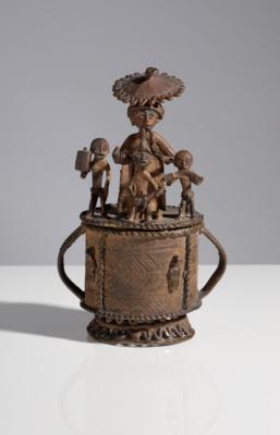 Afrikanisches Deckelgefäß mit figürlichem Aufsatz, Aschanti/Akan Stamm, Ghana, wohl um 1900 - Art, antiques, furniture and technology