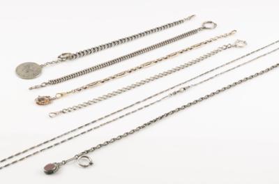 Konvolut 5 Uhrketten, 2 Anhänger, 1 Münzanhänger, 1 lange Halskette, um 1900 - Jewellery & watches