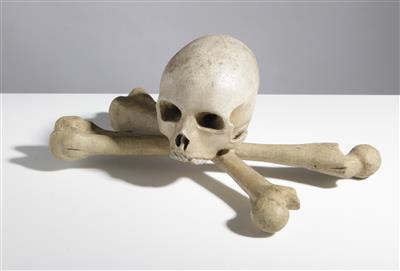 Memento Mori mit Totenschädel und gekreuzten Knochen, 18./19. Jahrhundert - Herbstauktion