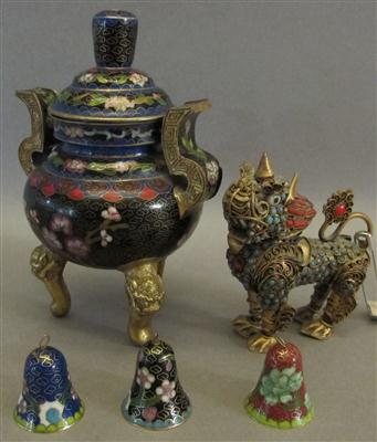 1 Cloisonné-Deckelgefäß, 1 Glücksdrache, 3 Dekorationsglöckchen - Kunst, Antiquitäten und Schmuck