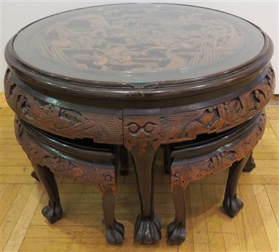 Runder asiatischer Tisch mit 4 dazugehörenden Hockern - Antiques, art and jewellery