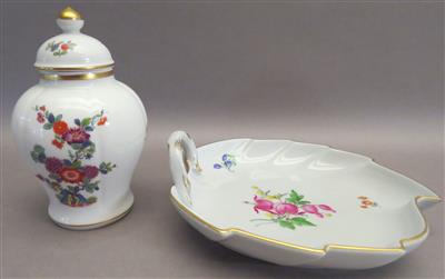 Blattschale und Deckelgefäß, Meissen, 2. Hälfte 20. Jhdt. - Kunst, Antiquitäten und Schmuck