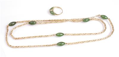 1 Collier, 1 Ring mit Jade - Arte, antiquariato e gioielli