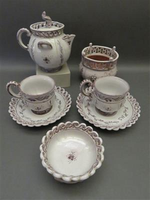 1 Kanne, 2 Tassen mit Unterteller, 1 Zuckerschale, 1 Übertopf, Österreichisch um 1940 - Kunst, Antiquitäten und Schmuck