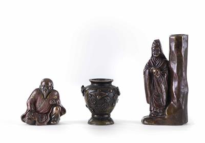 2 asiatische Figuren, 1 kleine Vase, um 1900/20 - Arte, antiquariato e gioielli