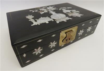 Asiatische Lack-Kassette mit Perlmuteinlagen, 20. Jahrhundert - Antiques, art and jewellery