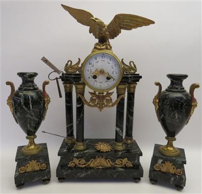 Kaminuhr mit zwei Ziervasen um 1890 - Gioielli, arte e antiquariato