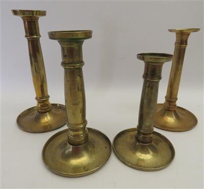 Vier Biedermeier Kerzenleuchter, Erste Hälfte 19. Jahrhundert - Schmuck, Kunst und Antiquitäten