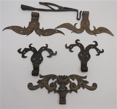 Zwei Paar Türbeschläge und ein einzelner Türbeschlag, 18./19. Jahrhundert - Jewellery, antiques and art