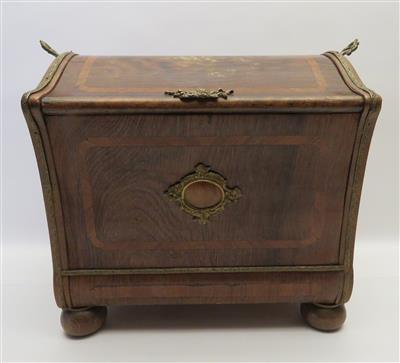 Kleines truhenförmiges Behältnis um 1900 - Klenoty, umění a starožitnosti