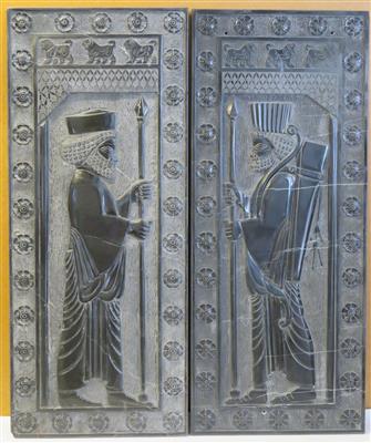 Paar Relieftafeln nach den altpersischen Reliefs im Palast von Persepolis, 20. Jahrhundert - Schmuck, Kunst und Antiquitäten