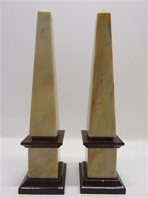 Paar Marmor-Tisch-Obeliske, 20. Jahrhundert - Schmuck, Kunst und Antiquitäten