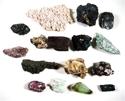 16 verschiedene Mineralien - Minerali e fossili