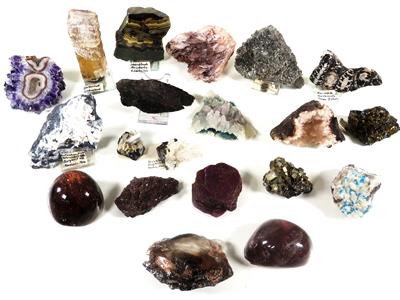20 verschiedene kleine Mineralien - Minerali e fossili