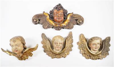 Vier verschiedene geflügelte Engelsköpfe, teils frühes 19. Jahrhundert und später - Art, antiques and jewellery