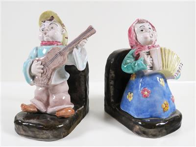 Paar Musikanten-Buchstützen, Linzer Keramik, 2. Drittel 20. Jahrhundert - Kunst, Antiquitäten und Schmuck