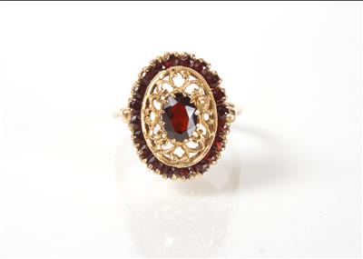Granatring - Jewellery, antiques and art