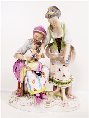 Mutter mit Kind auf Schoß und junge Frau mit Blumen, - Schmuck, Kunst und Antiquitäten