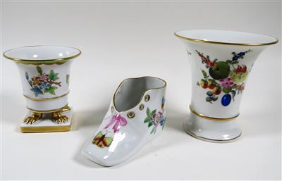 2 kleine Vasen, 1 Schuh, Herend, Ungarn 2. Hälfte 20. Jahrhundert - Umění a starožitnosti