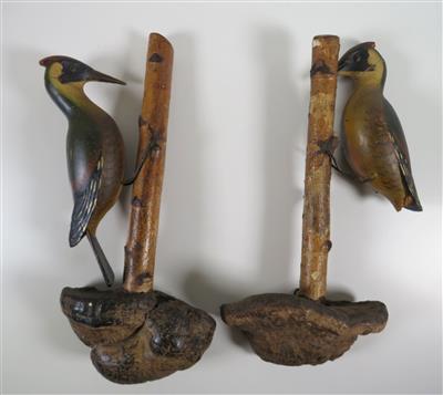 2 Holzvögel, Spechte, Alpenländisch, wohl 19. Jahrhundert - Schmuck und Antiquitäten