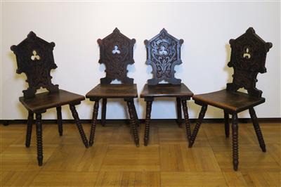 Satz von vier Eichenholz-Brettstühlen, 4. Viertel 19. Jahrhundert - Schmuck, Kunst und Antiquitäten