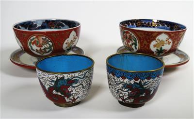 Zwei Imari-Schalen mit Deckel-Untertassen, Japan Meiji-Periode - Schmuck, Kunst und Antiquitäten