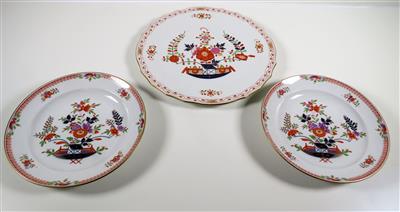 Tortenplatte und zwei Teller, Meissen, 1977 - Schmuck, Kunst und Antiquitäten