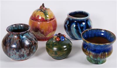 Zwei kleine Deckeldosen und drei kleine Vasen, Leo Miller, Radstädter Kunstkeramik 1922-62 - Schmuck, Kunst & Antiquitäten