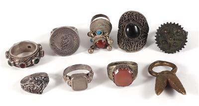 Sammlung von neun verschiedenen Ringen - Schmuck, Kunst & Antiquitäten