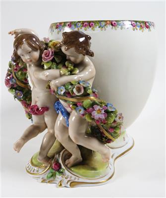 Vase mit zwei Putti, Volkstedt-Rudolstadt, Thüringen 20. Jahrhundert - Klenoty, umění a starožitnosti