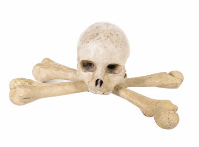 'Memento mori' mit Totenschädel und gekreuzten Knochen, 18./19. Jahrhundert - Schmuck, Kunst & Antiquitäten