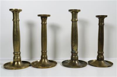 Vier Messing-Kerzenleuchter, 19. Jahrhundert - Klenoty, umění a starožitnosti