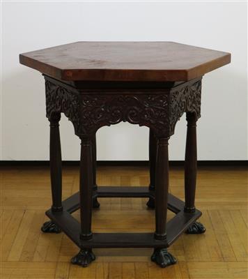 Kleiner sechseckiger Tisch im Frühbarockstil - Schmuck, Kunst & Antiquitäten