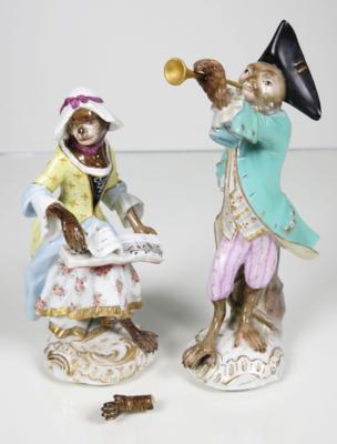 Affe als Trompeter (Waldhornist) und Affe als Sängerin mit Notenbuch, - Antiques, art and jewellery