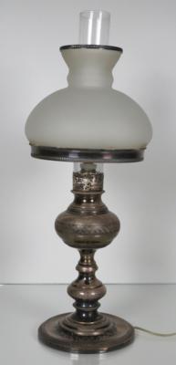 Silber-Tischlampe in Form einer Petroleumlampe, Anfang 20. Jahrhundert - Furniture and interior