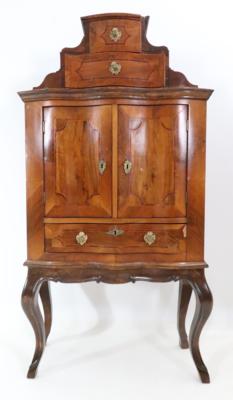 Kabinettschrank, unter Verwendung barocker Teile des 18. Jahrhunderts - Möbel und Interieur