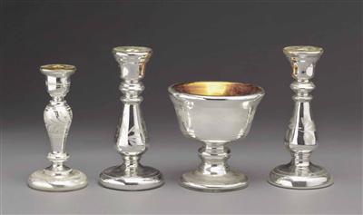 1 Paar und 1 Silberglas-Kerzenleuchter, 1 Silberglas-Fußschale, Böhmen 2. Hälfte 19. Jhdt. - Weihnachtsauktion