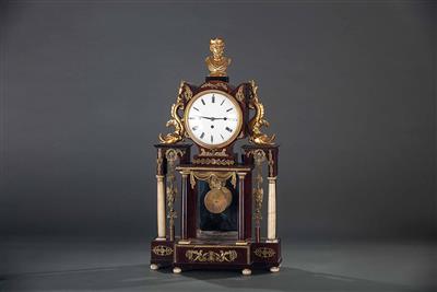 Biedermeier-Kommodenuhr um 1830 - Velikono?ní aukce