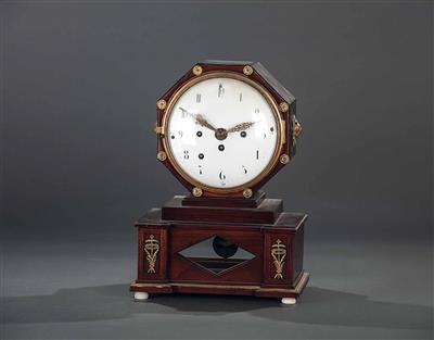 Frühbiedermeier-Kommodenuhr um 1820 - Osterauktion - Kunst und Antiquitäten