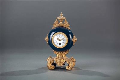 Pendule im Louis-Quinze-Stil, von Konrad Felsing, Hof-Uhrmacher in Berlin um 1900 - Osterauktion - Kunst und Antiquitäten