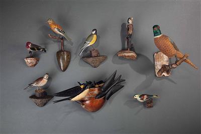 Serie von 7 verschiedenen, teils Viechtauer Singvögeln und 1 Schwalbennest, 19./20. Jhdt. - Easter Auction (Art & Antiques)